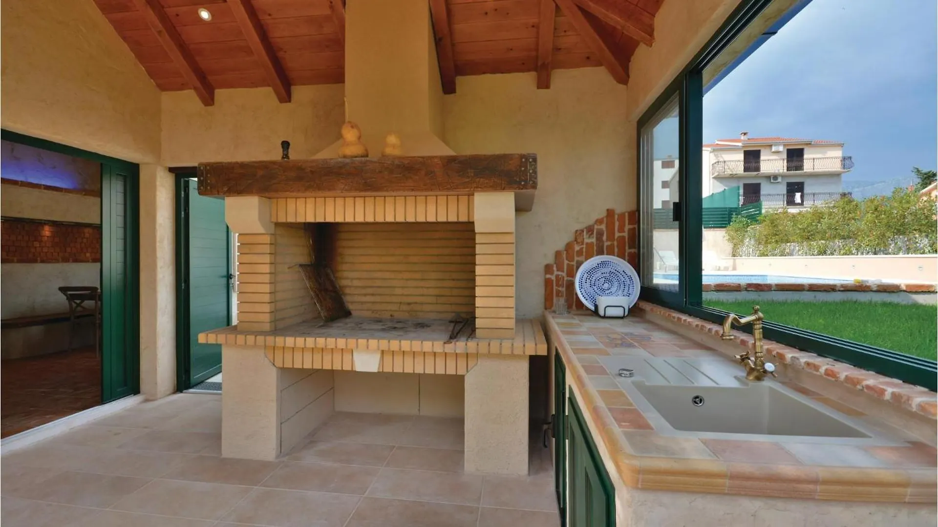 Lovely Home In Split With House Sea View Feriehus