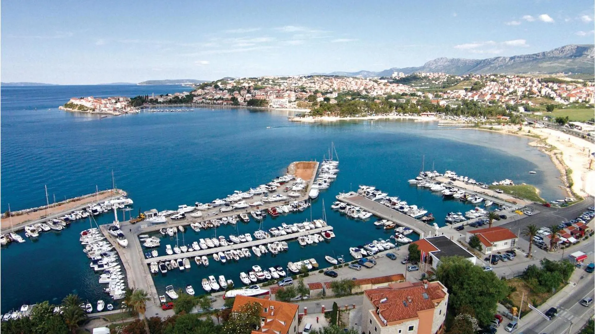Feriehus Lovely Home In Split With House Sea View