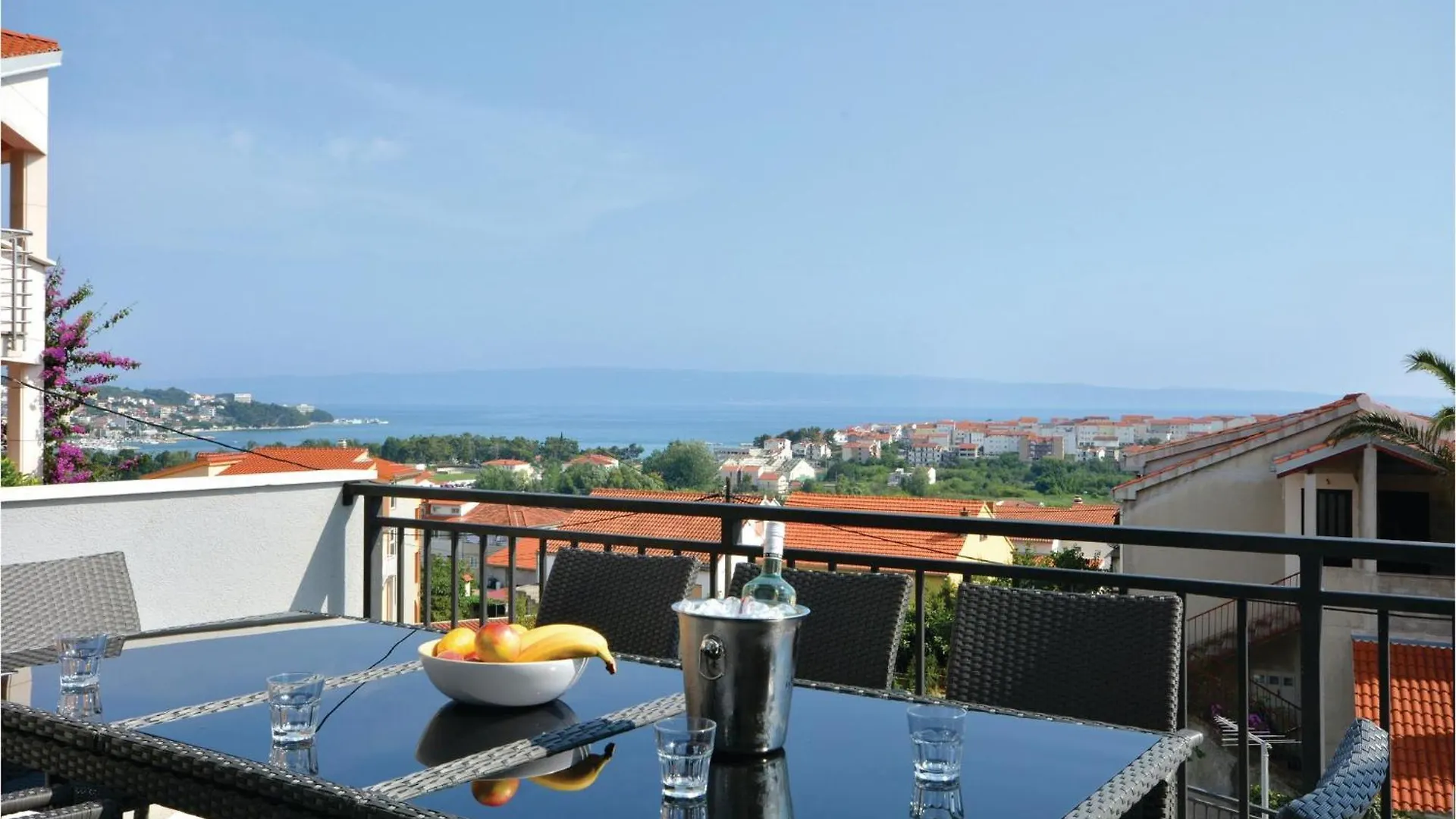 Lovely Home In Split With House Sea View Feriehus